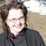 Annika Eräpuro on lasten- ja nuortenkirjailija sekä kaunokirjallisuuden kääntäjä. Lisäksi hän on tehnyt romaanien näyttämösovituksia mm. Pessin ja Illusian Kansallisteatterille.